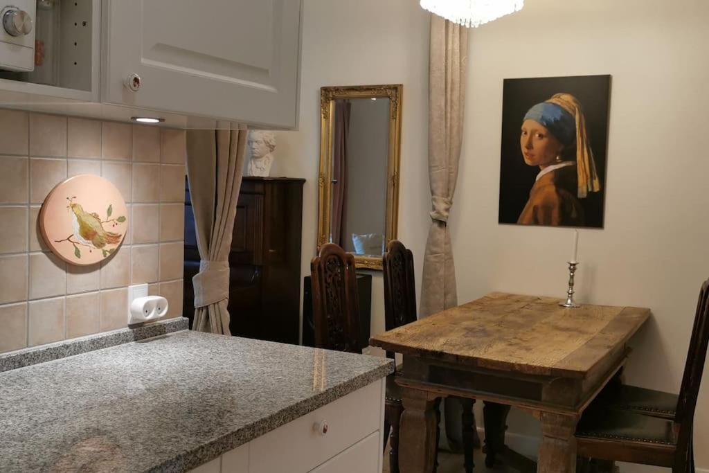Classic Groundfloor With Patio Close To Metro * København