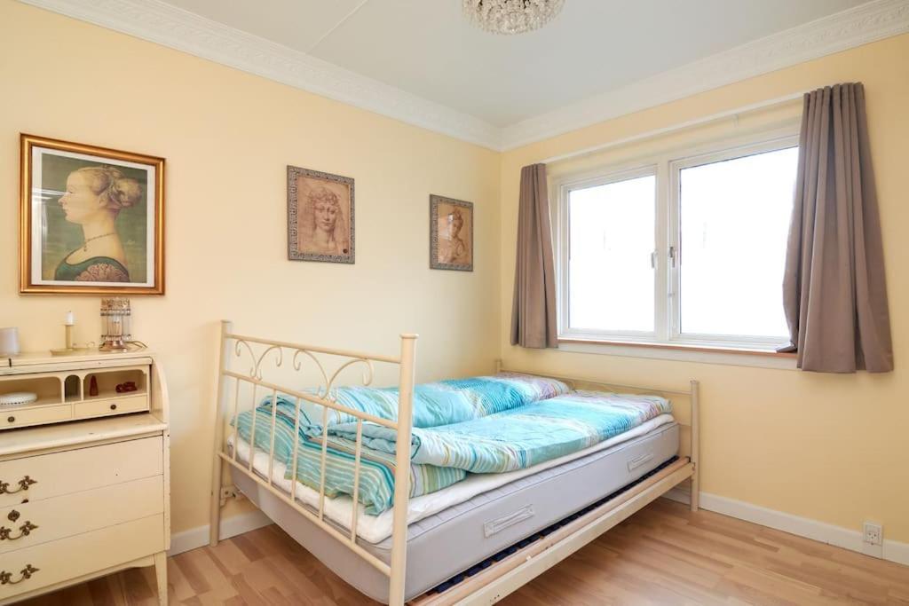 Classic Groundfloor With Patio Close To Metro Leilighet København