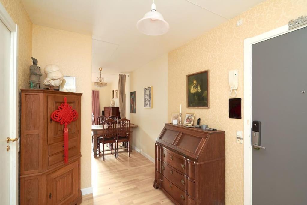 Classic Groundfloor With Patio Close To Metro København