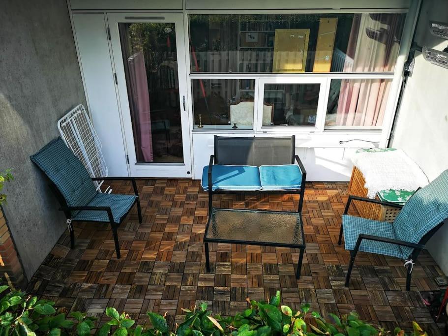 Classic Groundfloor With Patio Close To Metro Leilighet *