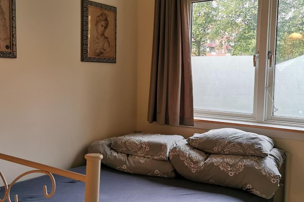 Classic Groundfloor With Patio Close To Metro Leilighet *