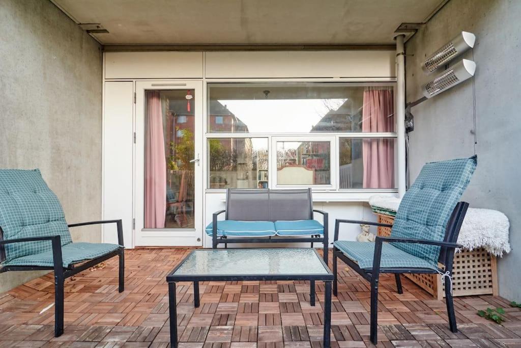 Classic Groundfloor With Patio Close To Metro Leilighet København