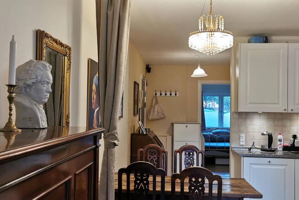 Classic Groundfloor With Patio Close To Metro Leilighet *