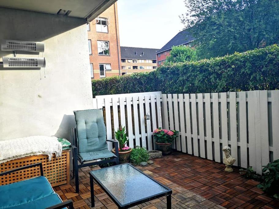 Classic Groundfloor With Patio Close To Metro Leilighet København